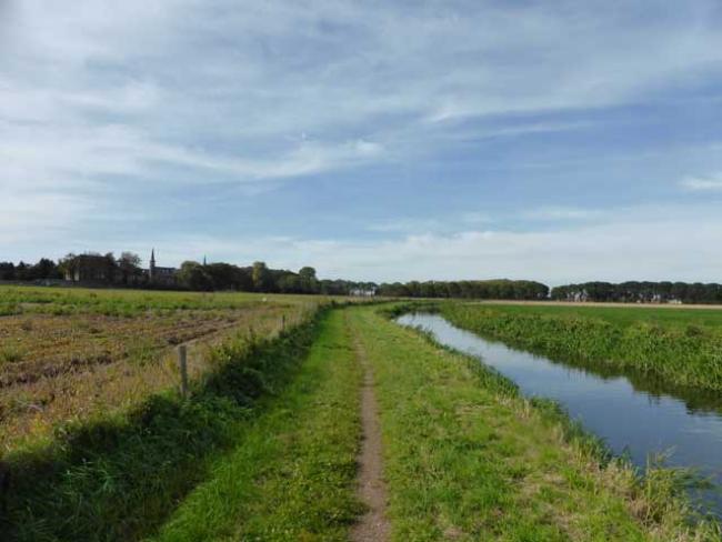 In de verte het Klooster te Velp