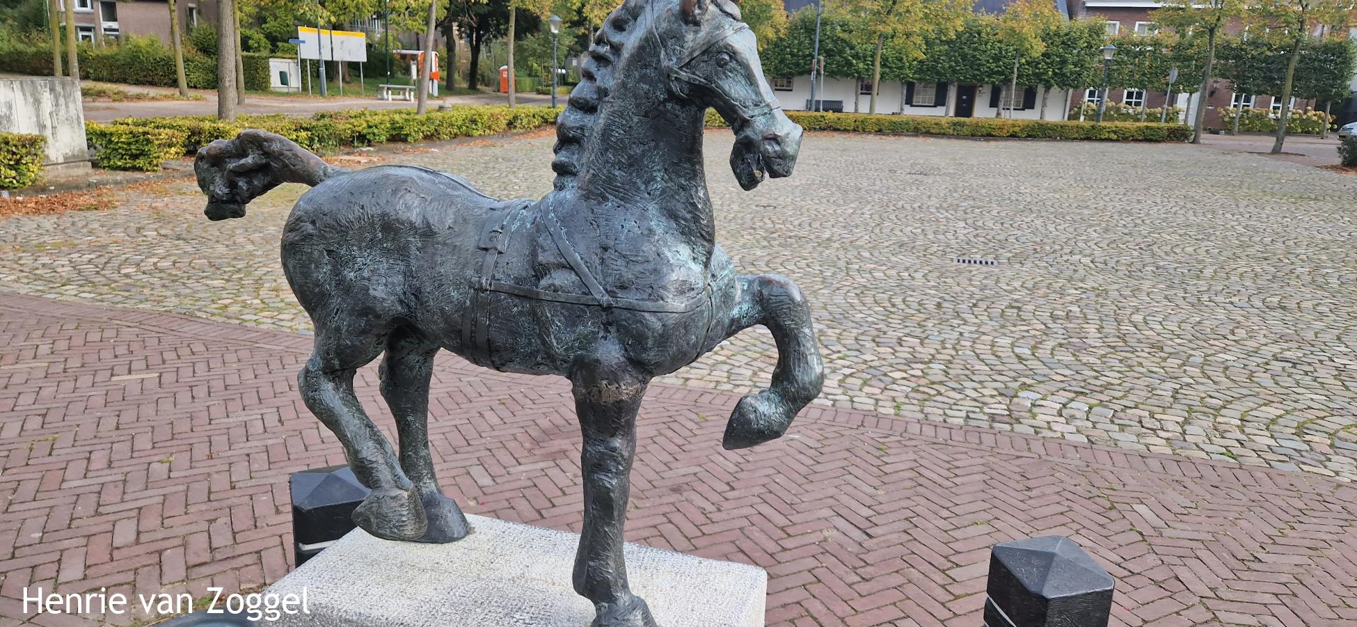 Knopenrondje Lage Mierde - Beeld van Het Paard